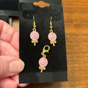 Super fun new lollipop Pink Swirl gold tone sweet Earrings w matching charm
